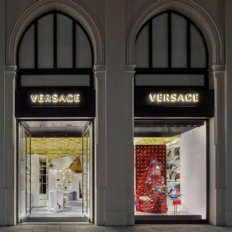 versace münchen maxemilianstraße|VERSACE Boutique .